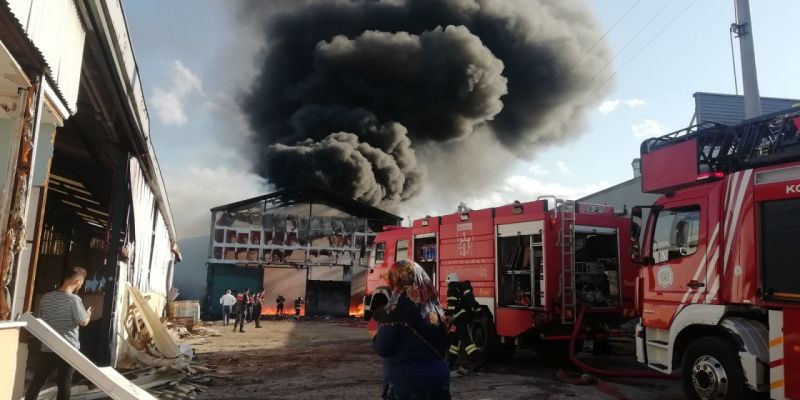 Fabrikada korkutan yangın!