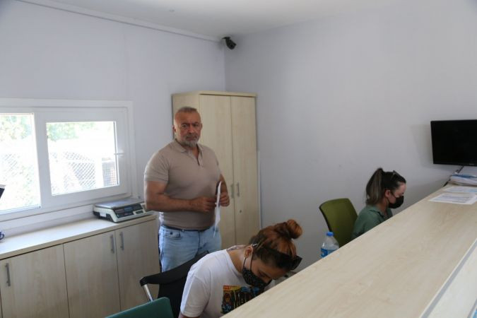 Ofiste otururken çatıdan düşen kurşun ile şok oldular