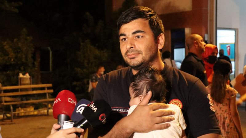 Kahraman itfaiyeciler evlerine döndü