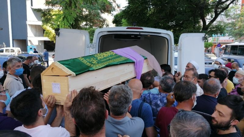 Komşularının bıçaklı saldırısında ölen baba ve kızı toprağa verildi