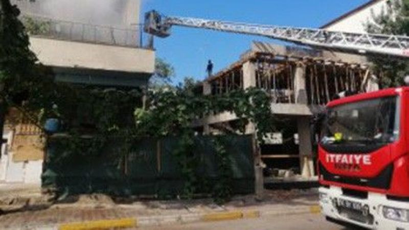 Yanan evden canlarını zor kurtardılar