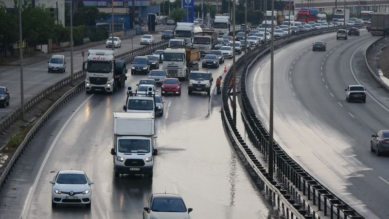 Kocaeli'de 10 dakikada yollar göle döndü