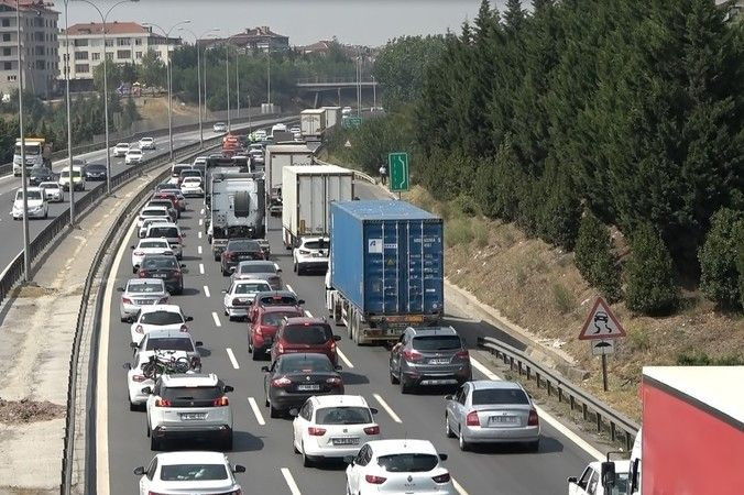 Bariyerlere çarpıp, ters yöne döndü