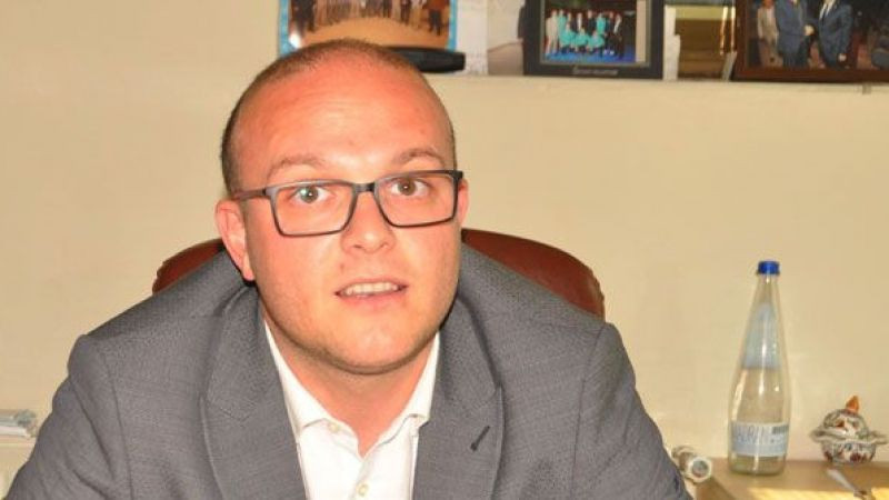 Bir muhtar daha Büyükşehir'de