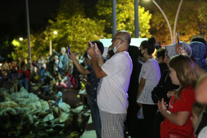 Balıkçılar havai fişek gösterisi ile ‘Vira Bismillah’ dedi