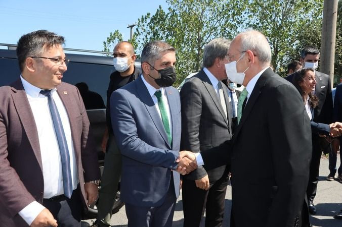 Büyük saygısızlık Genel Başkanı salkım saçak karşıladı!