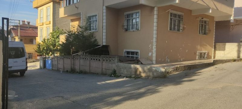 Eşine sokak ortasında vuran koca tutuklandı