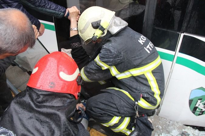 İzmit'te tramvay ile durak arasında can pazarı