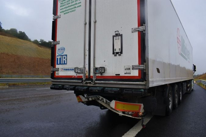 Kocaeli'de parçalanan otomobilde can verdi