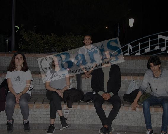 Ne yurt bulabildiler ne de ev! Üniversiteliler Cumhuriyet Parkı’nda yattı!