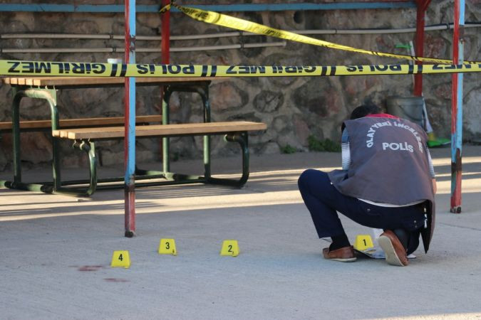 Babasının silahla yaraladığı husumetlisini 42 gün sonra da oğlu bıçakladı