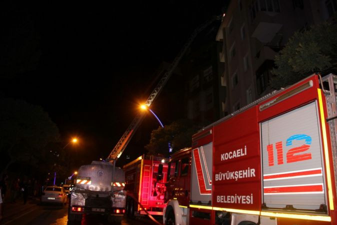 Gebze’de 7 katlı binada korkutan yangın