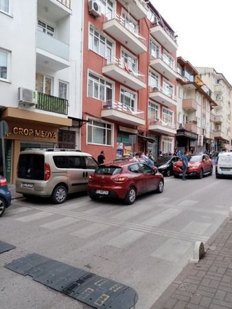 Evinin önünde ceza yedi