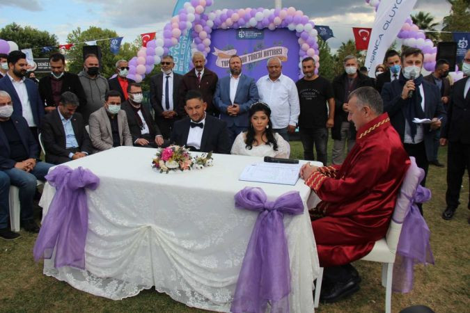 50 Roman çiftin nikahı kıyıldı