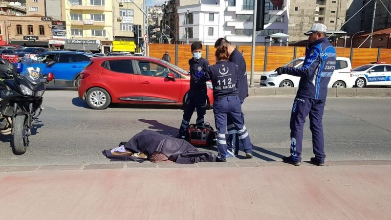 Feci kaza! Arabanın çarptığı kadın yolda hayatını kaybetti