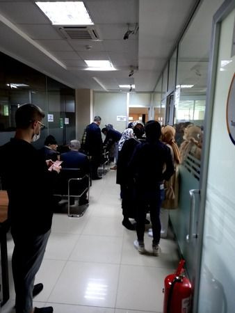 Tapu’da izdiham! Vatandaş kuyruk oldu