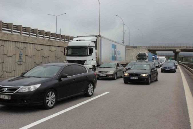 Karayolları işçisine çarpıp kaçtı
