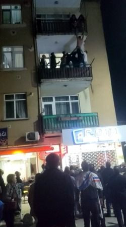 İntihar etmek isteyen genci mahalleli kurtardı!