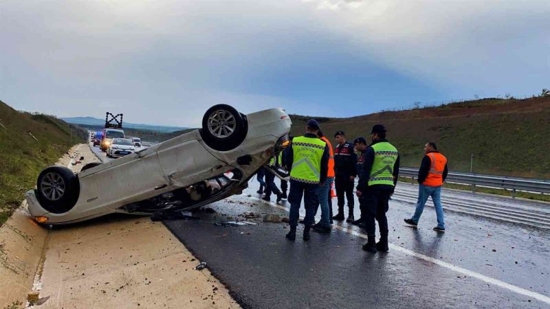 Kocaeli'de otomobil takla attı, çoksa sayıda yaralı var