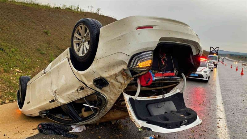 Kocaeli'de otomobil takla attı, çoksa sayıda yaralı var