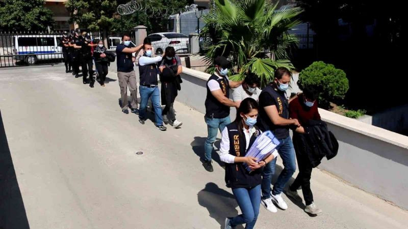 Jigolo olmak isterken dolandırıldılar! Kocaelililer de var!