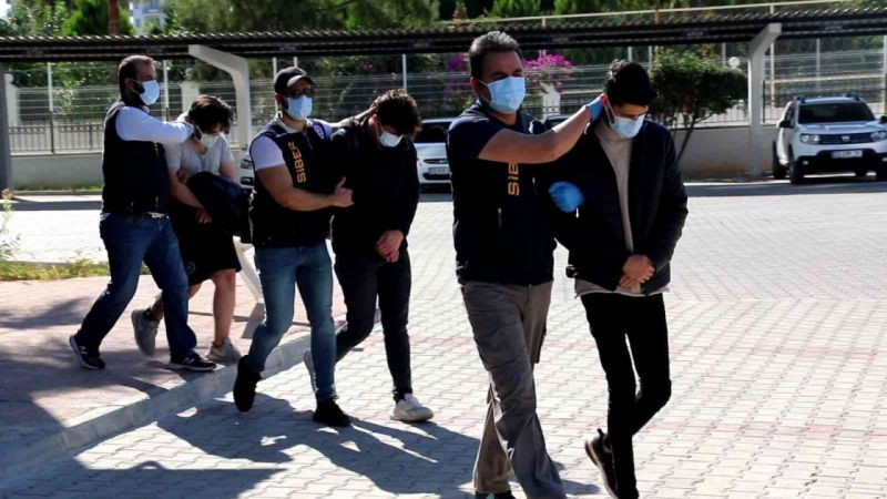 Jigolo olmak isterken dolandırıldılar! Kocaelililer de var!