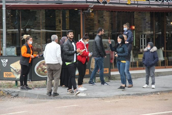 Kentin ünlü güzellik merkezi önünde ortakların tekme tokat kavgası