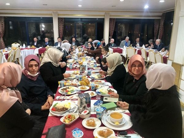 Öğrencileri, emekli ve emektar hocalarını ağırladı!
