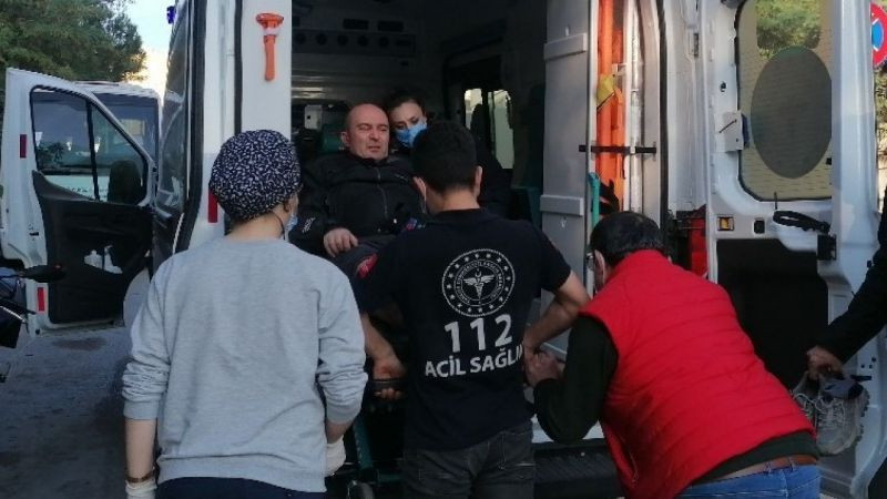 Hafif ticari araç ile çarpışan motosikletin sürücüsü yaralandı