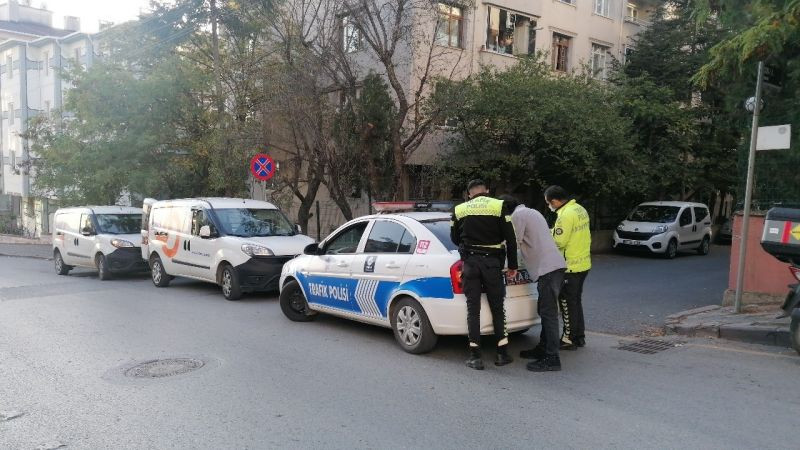 Hafif ticari araç ile çarpışan motosikletin sürücüsü yaralandı