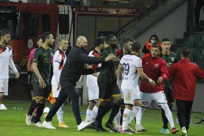 Kocaelispor evinde yıkıldı! Kocaelispor: 1 - Gençlerbirliği: 2