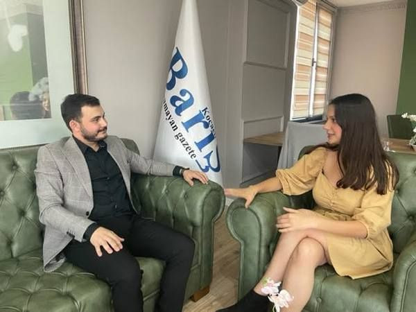 Mahalle yanarken o saç taranmayacak!