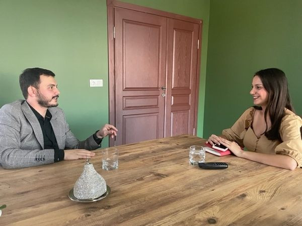 Mahalle yanarken o saç taranmayacak!