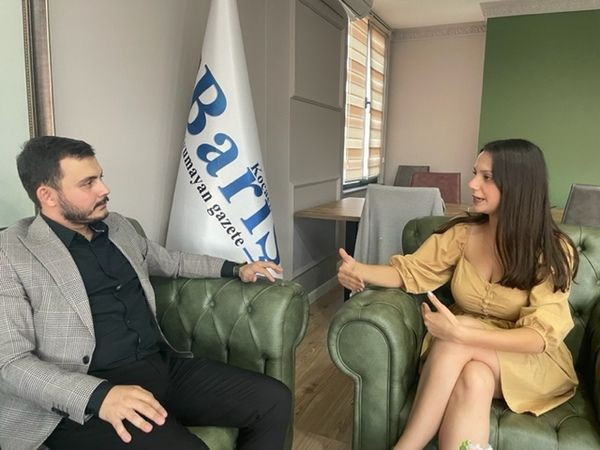 Mahalle yanarken o saç taranmayacak!