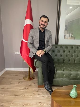 Mahalle yanarken o saç taranmayacak!