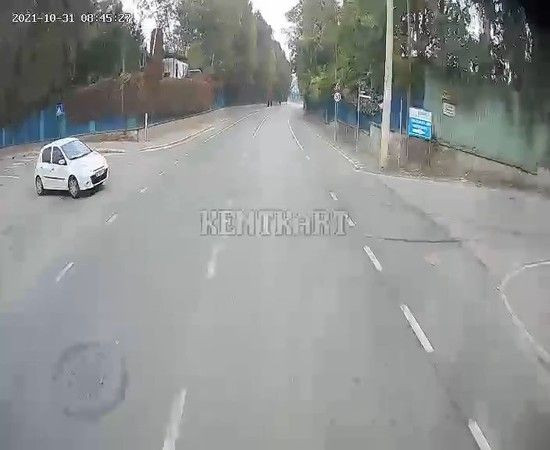 Belediye otobüsü ile çarpışan sürücü hayatını kaybetti