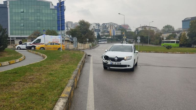 Kavşakta iki otomobil çarpıştı: 1 yaralı