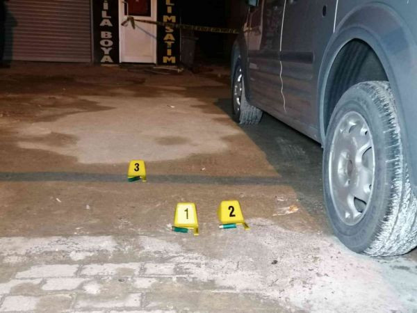 Dükkanın içinde başına isabet eden saçmayla yaralandı
