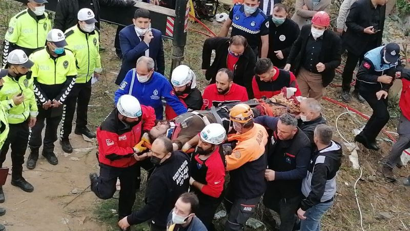 Öğrenci servisi kazasında sürücü de 3 saat sonra kurtarıldı