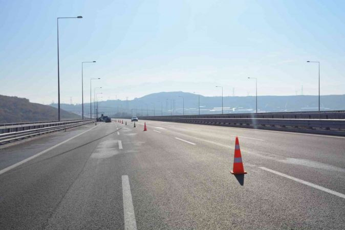 İzmit'te kaza: 3 yaralı... Savrulan parçalar, başka otomobile isabet etti