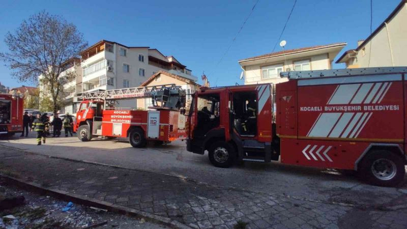 Babası ve ağabeyinin evini benzin dökerek ateşe verdi