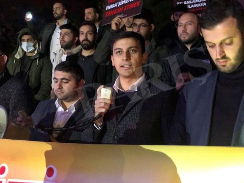 CHP’li gençler sabah karanlığında toplandı Güneşi geri istediler