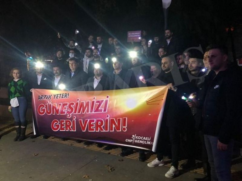 CHP’li gençler sabah karanlığında toplandı Güneşi geri istediler