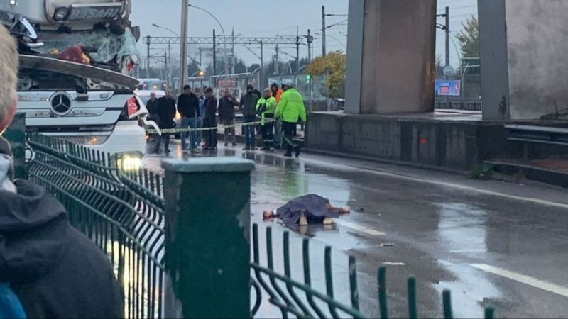İzmit'te trafik kilit...22 yaşındaki genç, köprüden atlayarak canına kıydı!
