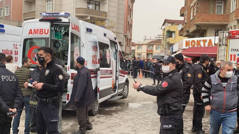 Kocaeli’de inşaat iskelesi çöktü 8 yaralı var