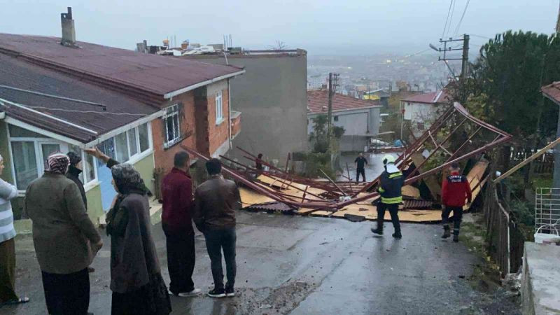 Binanın çatısı uçunca çeyizleri böyle kaçırdılar