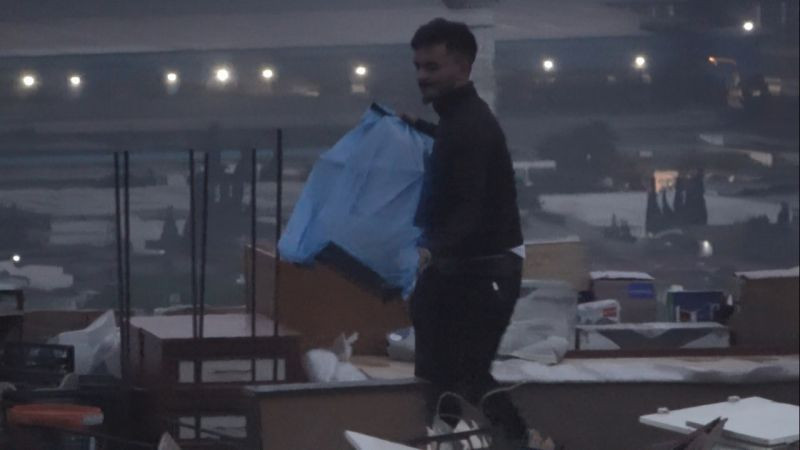 Binanın çatısı uçunca çeyizleri böyle kaçırdılar