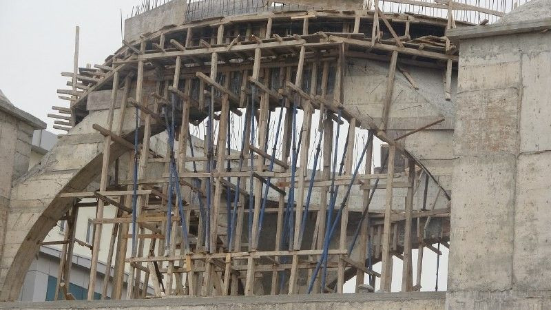 Kocaeli’de inşaat iskelesi çöktü 8 yaralı var