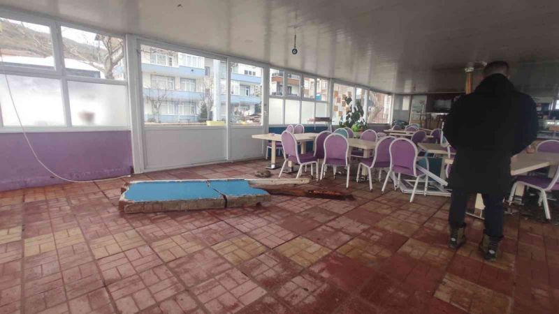 Şiddetli rüzgar kafeyi kullanılmaz hale getirdi
