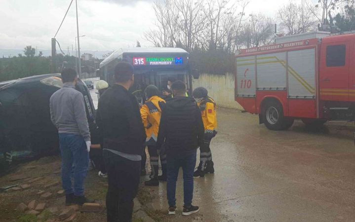 Virajı alamayan araç devrildi: 2 yaralı